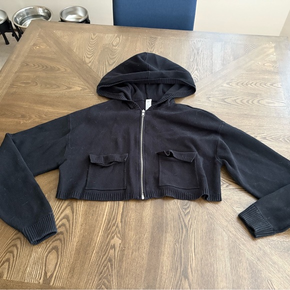 ALO Yoga Scholar Knit Cargo Full Zip Cropped Jacket Black - Picture 3 of 6